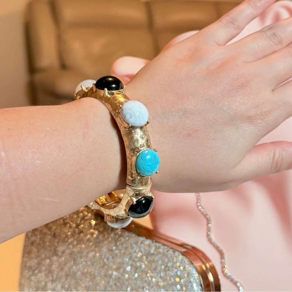 ⚜️ Elegant Gold Bracelet with Black, White, and Turquoise Accents - Picture 4 of 6